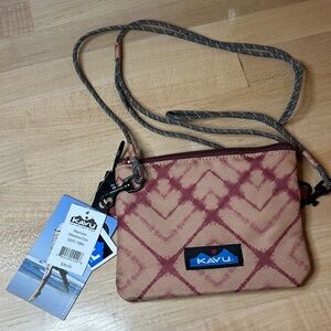 NWT KAVU Renrose Crossbody Bag - Maroon and Beige